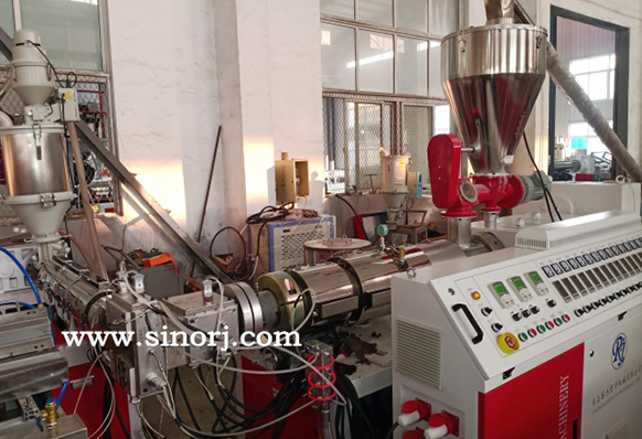 PE共擠木塑型材生產(chǎn)線工廠內(nèi)連續(xù)試機十天！！！