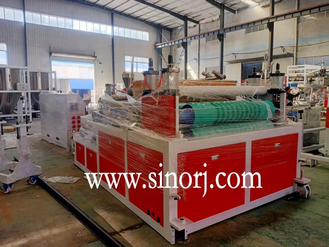 發(fā)往印尼的pvc波浪瓦，T型瓦生產(chǎn)線，大理石uv板生產(chǎn)線開(kāi)始裝柜